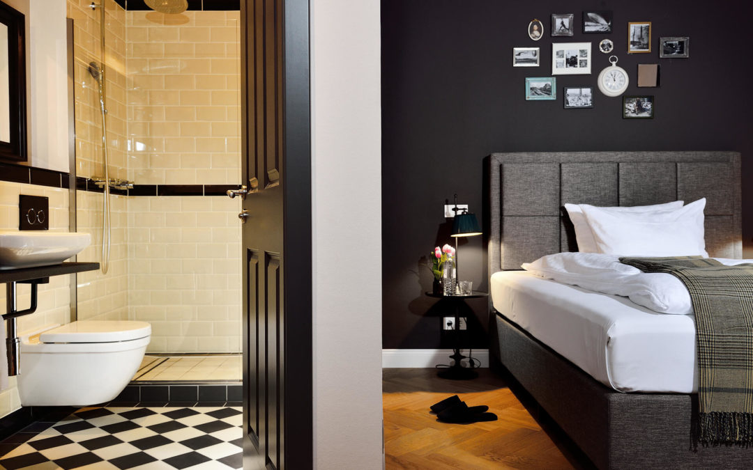 Unycu präsentiert Partnerhotels im „kleinsten Hotelbuch der Welt“